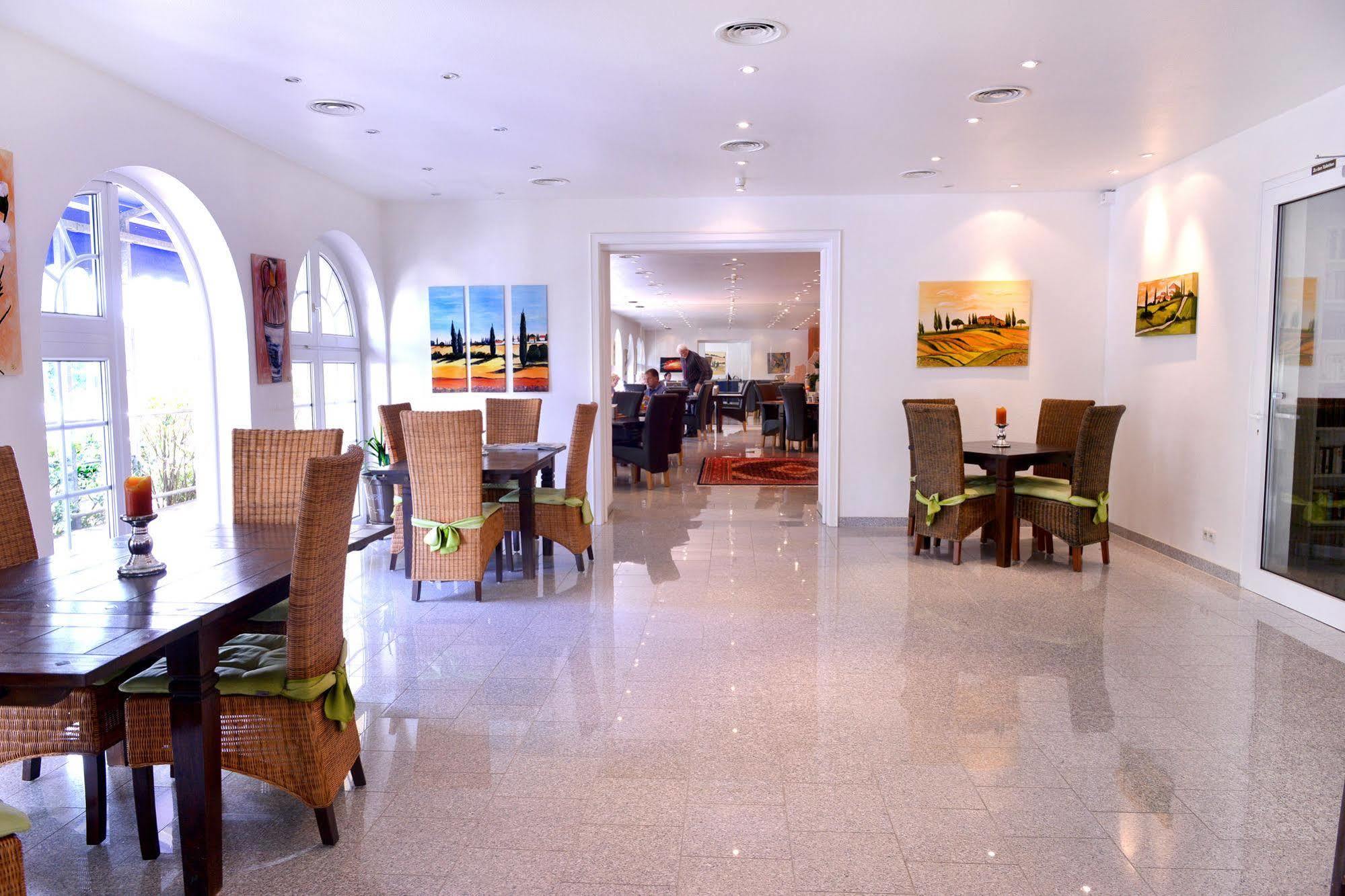 Alpha Hotel Garni 디에첸바흐 외부 사진