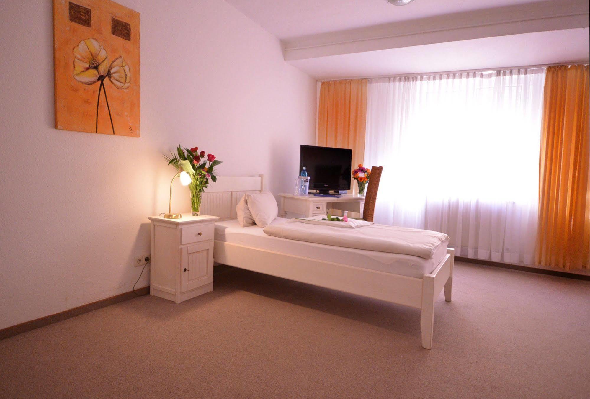 Alpha Hotel Garni 디에첸바흐 외부 사진