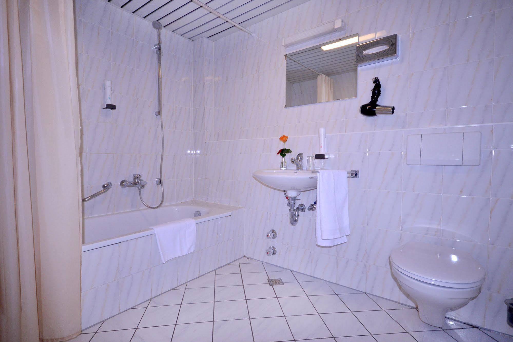 Alpha Hotel Garni 디에첸바흐 외부 사진